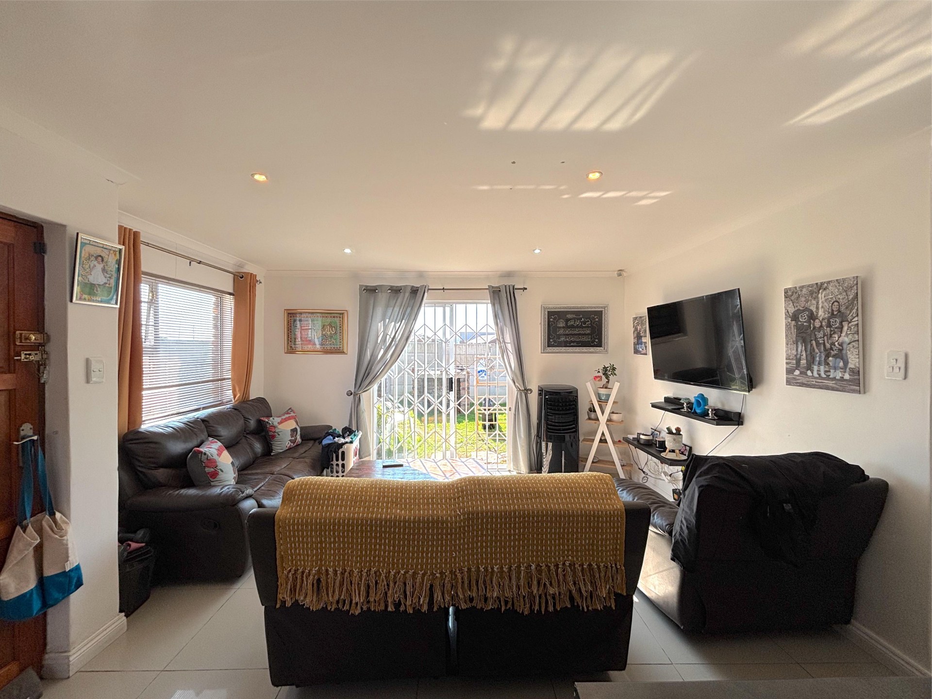 Property photograph 3
